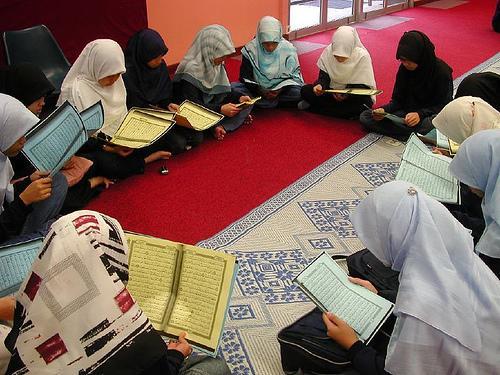 women%20reading%20quran Ramadan in the world